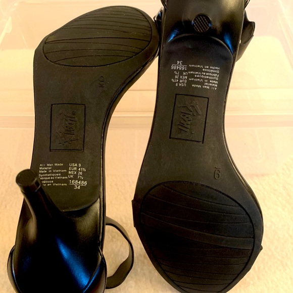 Fiona Black Heel - Picture 3 of 7